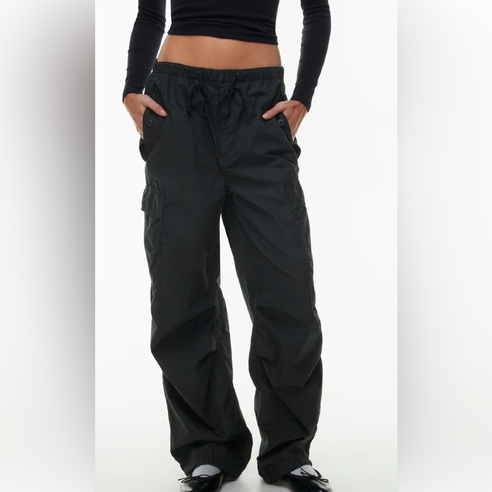 Aritzia black cargo pants